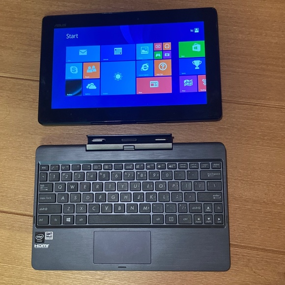 ASUS transformer 10.1"  2-in-1 Ultra HD Touch-Screen Tablet/Laptop model: T100TA - Picture 2 of 11